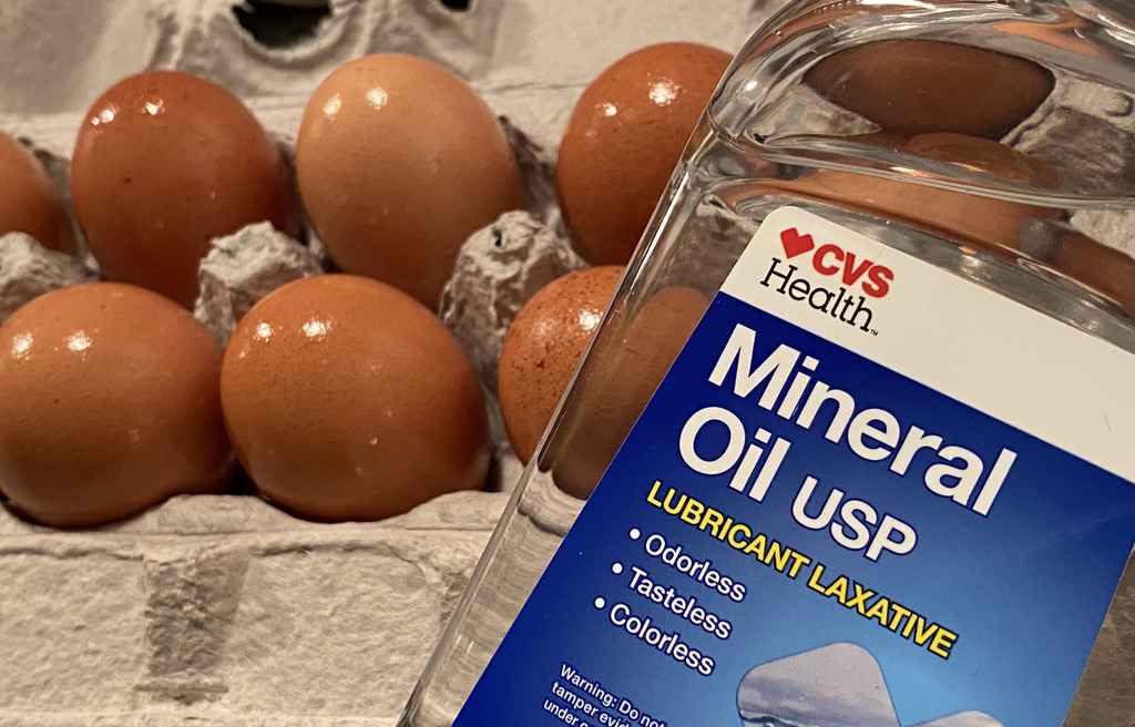 How to pack eggs for camping: mineral oil coating