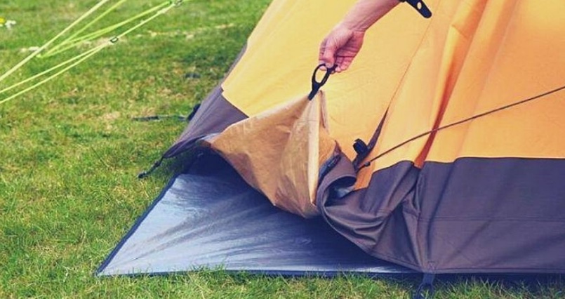 How to put a tarp under a tent